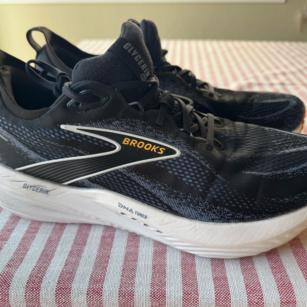 Brooks Men's Glycerine 22 size 14D.